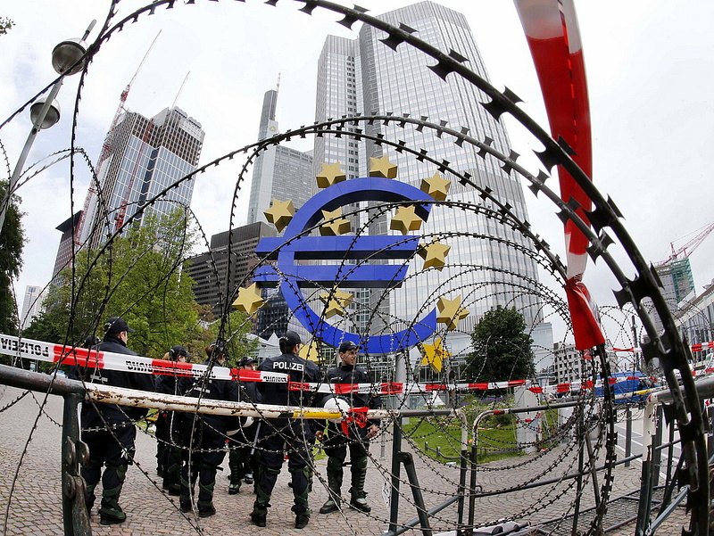 Az ECB holnap még nem dönti be a görögöket