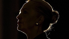 Megdöbbentő ötlet: Clinton politikai öngyilkosságra készül