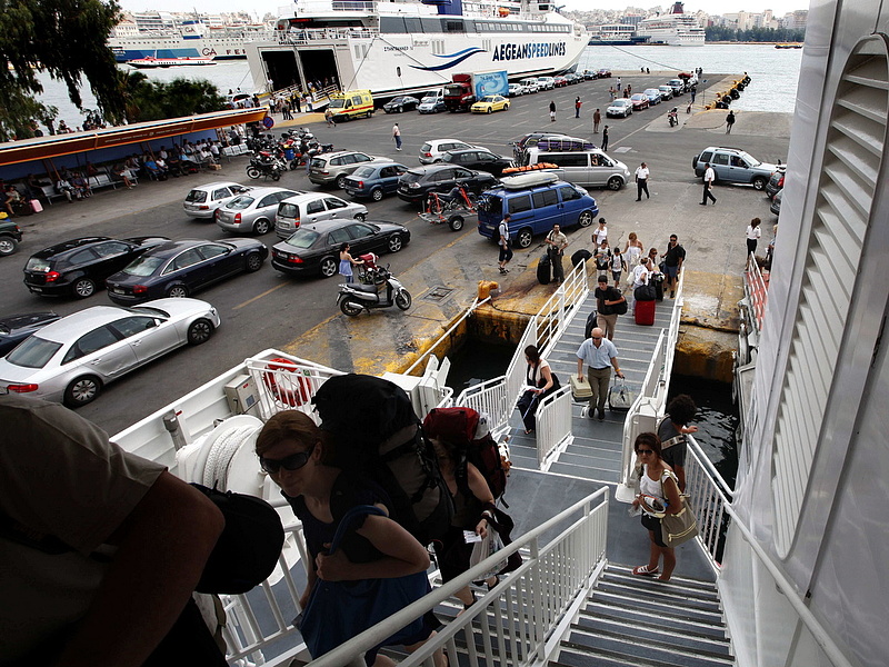 Mégis privatizál az új görög kormány - eladó a kikötő
