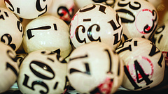 Mit ellenőriz a közjegyző a lottóhúzásnál?