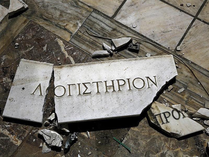 Ömlik ki a pénz a görög bankokból