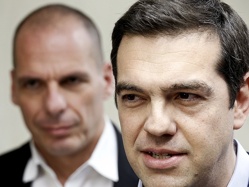 Szétrobbant a görög kormánypárt, átment a csomag