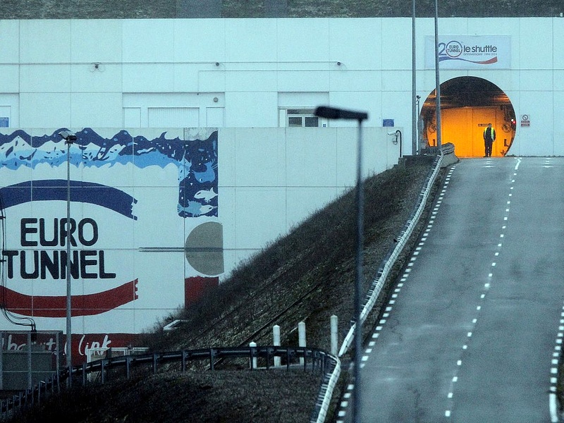 A Csatorna-alagút üzemeltetője perrel fenyegeti a brit kormányt