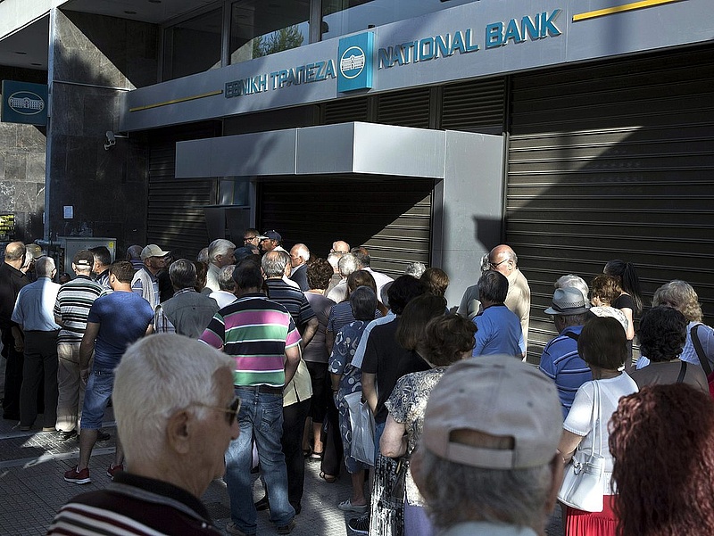 Hétfőig tart ki a görög bankok pénze