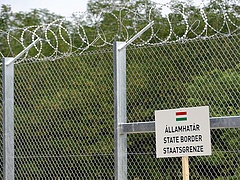 Orbán: augusztus végéig megépül a kerítés