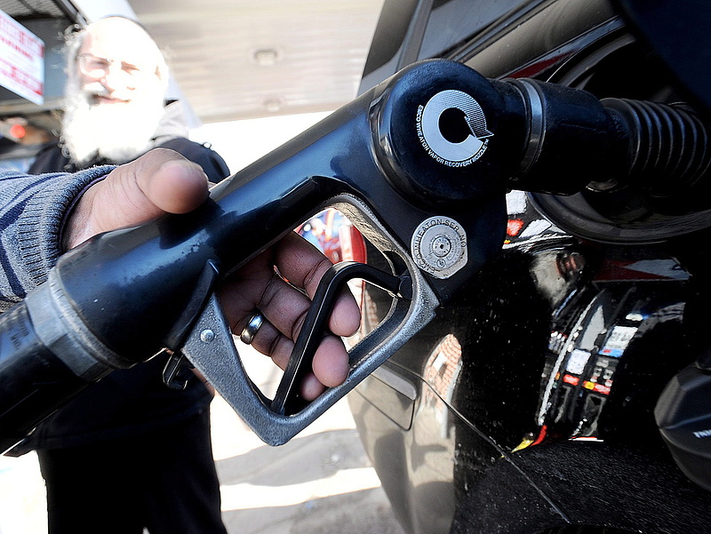 Itt a jó hír: újra olcsóbb lesz üzemanyag