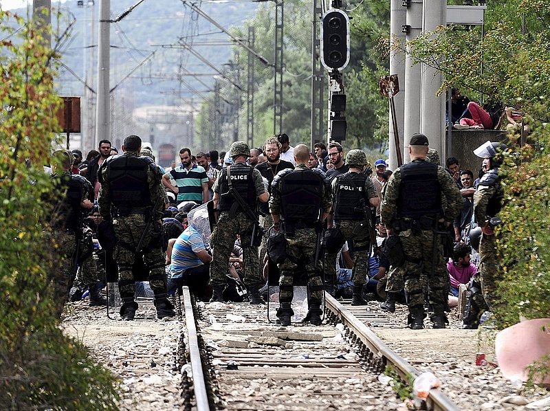Még kétezer embert küldenek a szerb-magyar határra