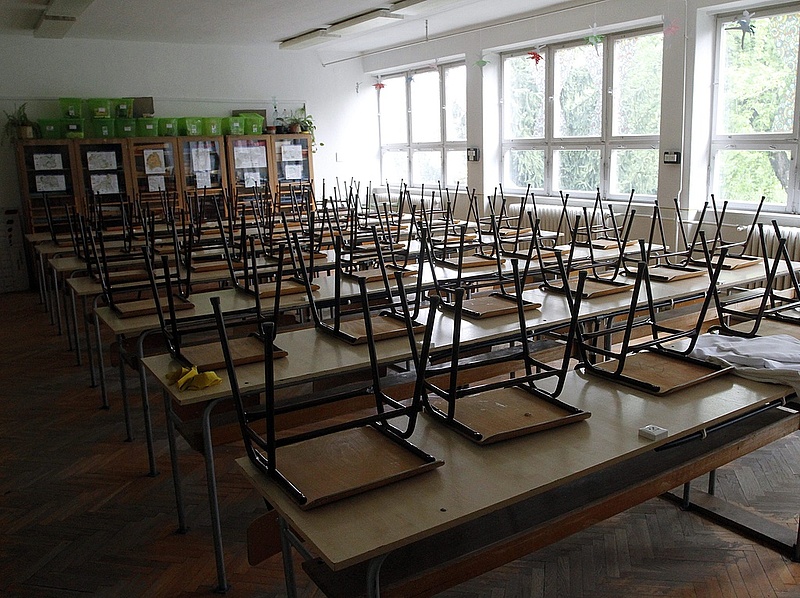 Tanársztrájk a szomszédban - zárva több száz iskola