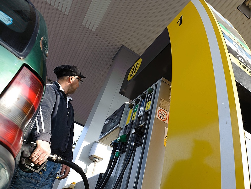 Nincs megállás: tovább csökken az üzemanyagok ára