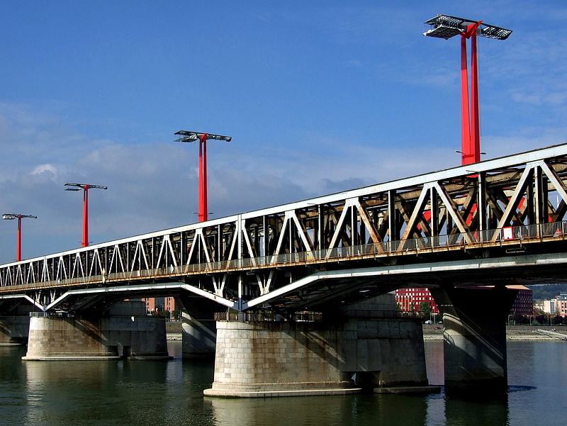 Egy vágánnyal szélesül a Déli összekötő vasúti híd