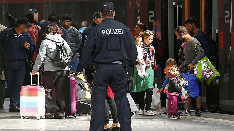 Berlin 400 ezer migránst küldhet haza