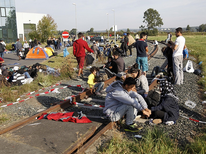 Brüsszel Horvátországból és Szlovéniából is szétosztaná a menekülteket