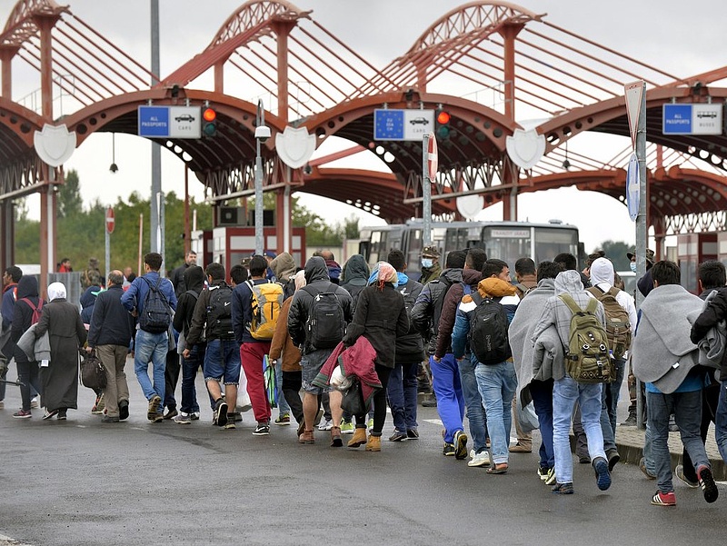Szijjártó szerint siker a migrációs válság magyar kezelése