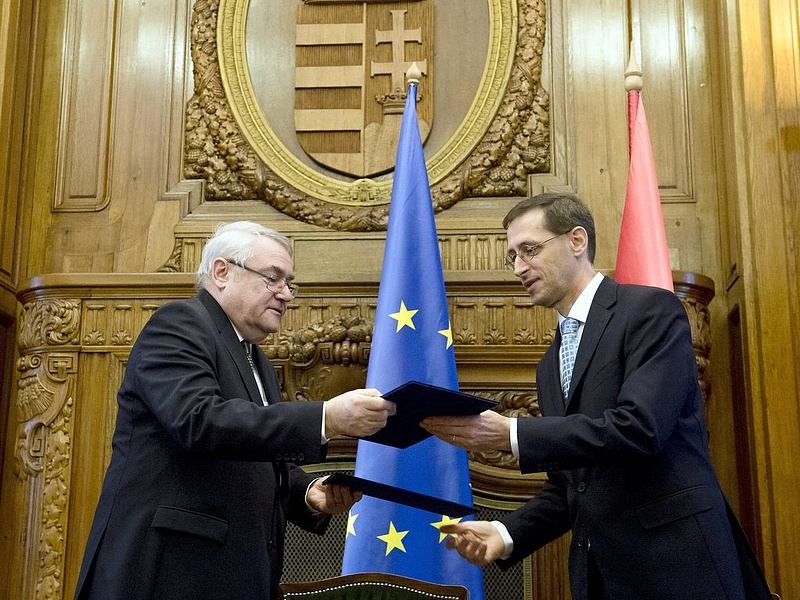 Félmilliárd euró hitelt kap Magyarország