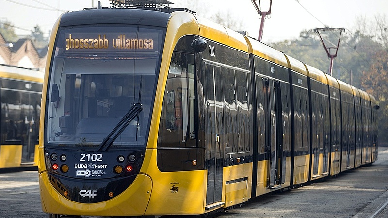 Új villamosok állnak forgalomba Budapesten 