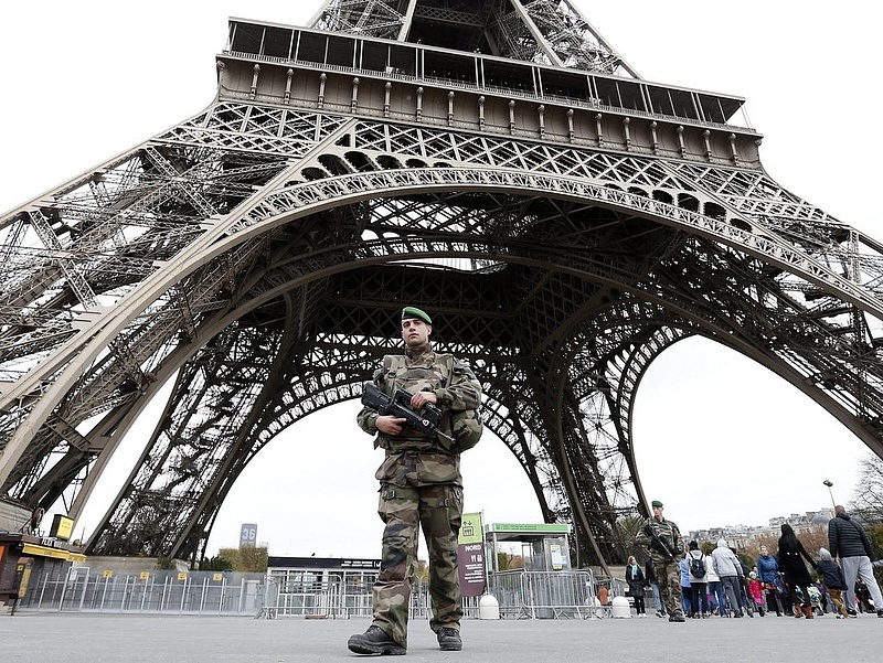 Az összedőlt Eiffel-torony képével fenyegetőzött az Iszlám Állam
