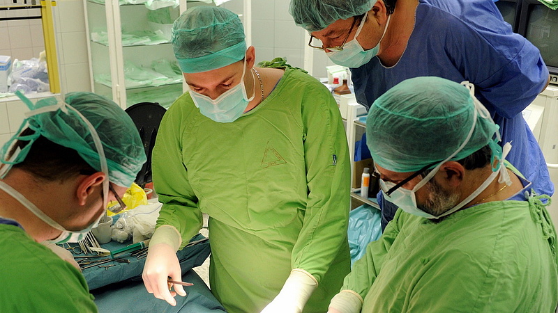 Közbeszerzésen keres orvosokat a miskolci kórház
