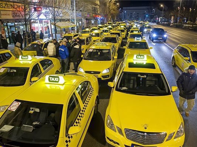 Újabb taxis tüntetés készül