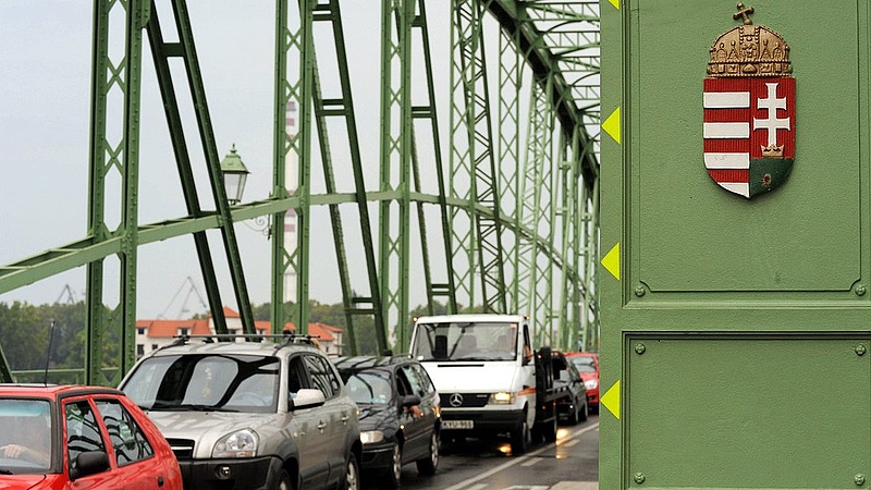 A Strabagnak is hozott munkát az új Duna-híd építése