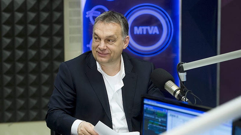 Orbán a rádióban üzent Merkelnek