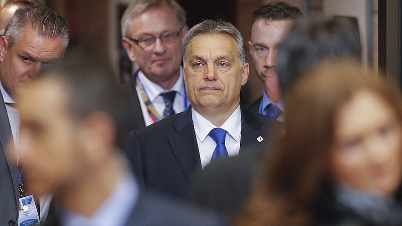 Különös tipp arra, mit forgat a fejében Orbán
