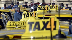 Taxist üldöztek a rendőrök Budapesten