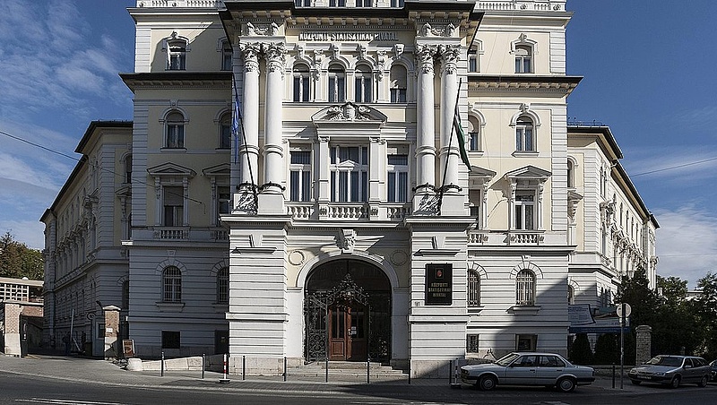 A Fideszt nem érdekli az Eximbank foglyul ejtése