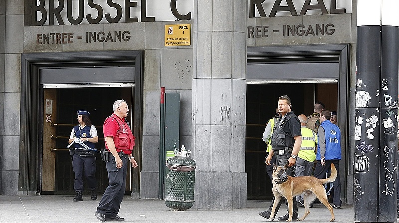 Terrorgyanú: lezárták a brüsszeli központi pályaudvart egy időre