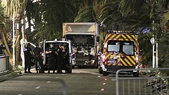 A tömegbe hajtott egy teherautó Nizzában - halottak