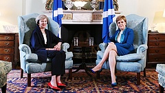 A skót miniszterelnökkel tárgyalt a brit kormányfő
