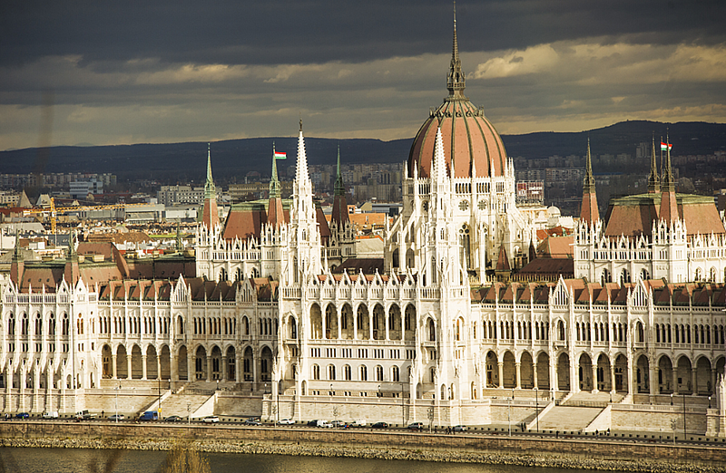 Bye-bye Budapest - a parlament képével búcsúzik az Uber