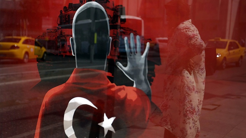 Folytatódnak a török tisztogatások
