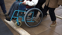 Tisztességes bért követelnek a fogyatékkal élőket ápolók