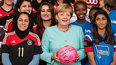 Új világrend jön: Merkel osztja a lapokat, Trump kiszorul