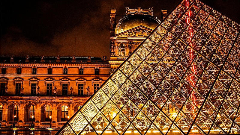 Műtárgyak költöznek a Louvre-ból