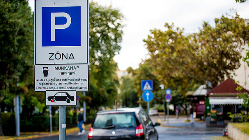 Újabb parkolók váltak fizetőssé Budapesten