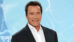  Schwarzenegger nekiment Trumpnak 