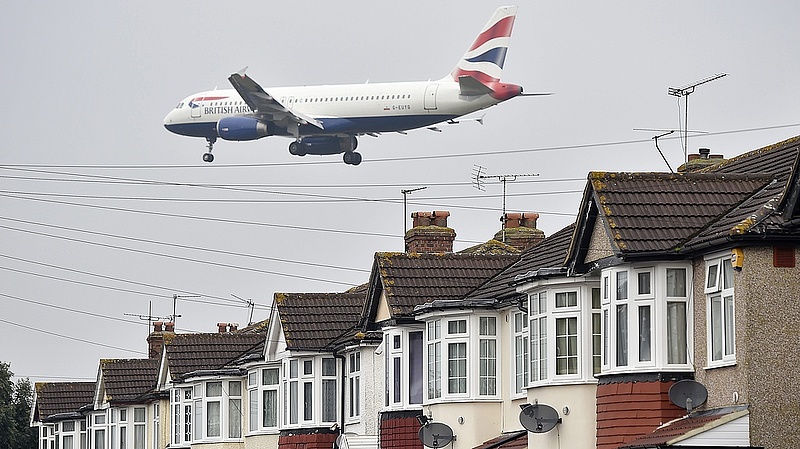 Durva támadás a British Airways ellen - utasok százezrei érintettek