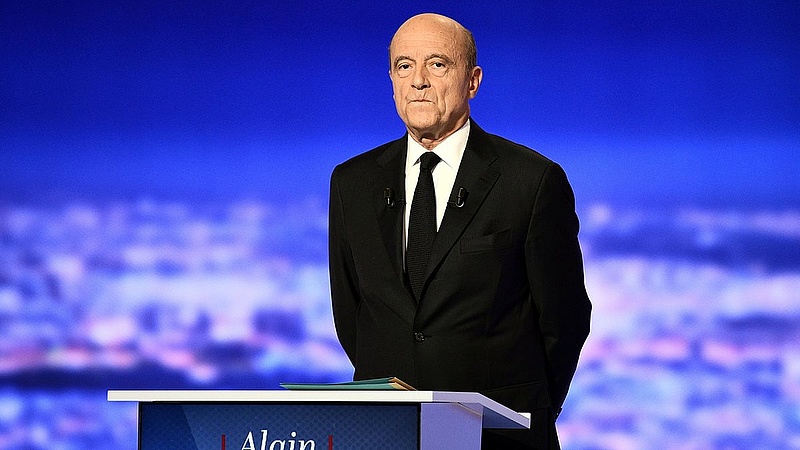 Alain Juppé nem vállalja a francia jobboldali elnökjelöltséget, ha Fillon visszalép