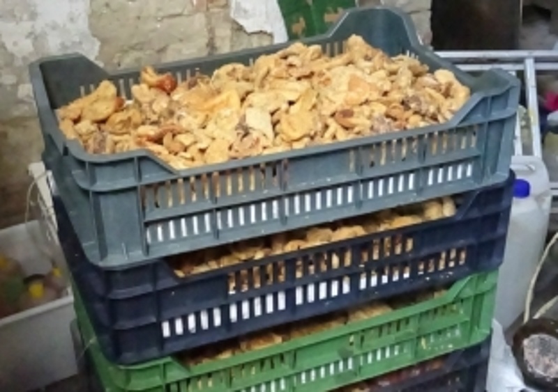 Gyanús húsboltot találtak - tonnányi élelmiszert foglaltak le