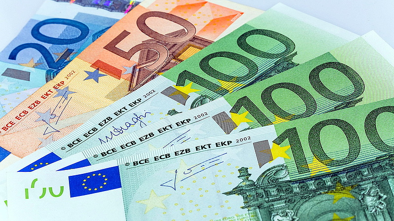 Gyengült a forint az euróval szemben
