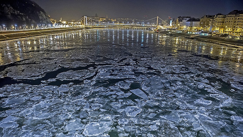 Jégtorlasz miatt Szerbiában árad a Duna