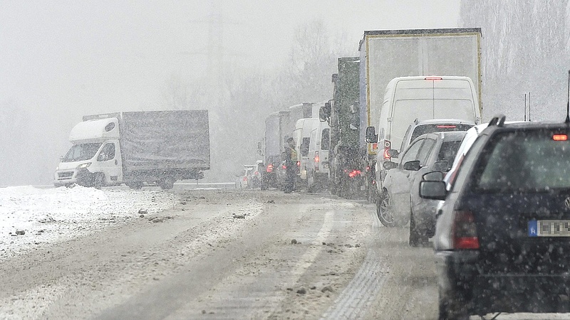 Közlekedési korlátozások az időjárás miatt Pest, Heves és Nógrád megyében