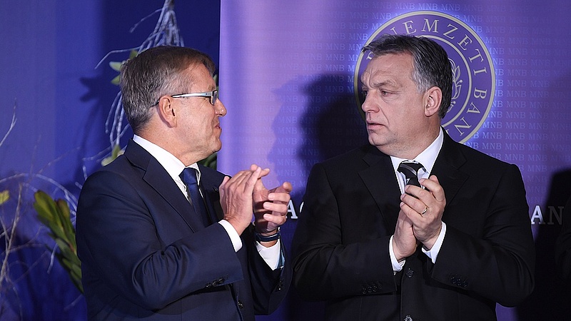 Orbán felhatalmazást kapott a\"legmagasabb világi helyről\"