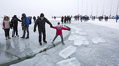 Majdnem baleset történt a Balaton jegén