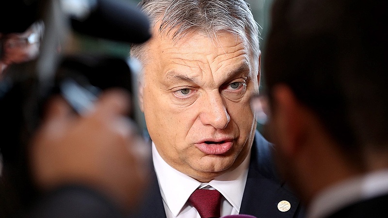 Orbán minden állami vezetőt kiképezne