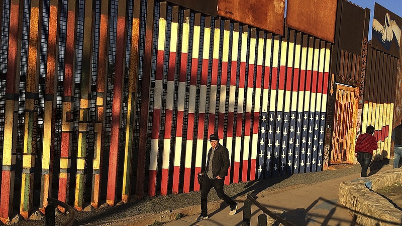 Donald Trump kitart a mexikói fal megépítése mellett