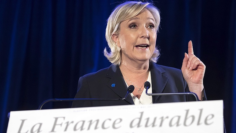 Nagy bajban Le Pen - léptek a hatóságok