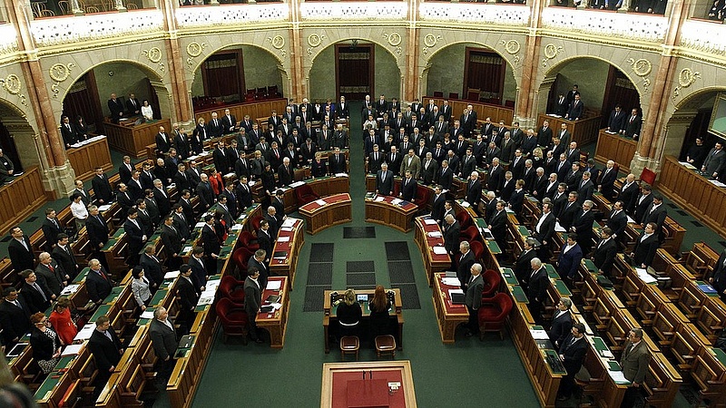 Magyarország új minisztert, egyik megyénk pedig új nevet kap a jövő héten