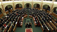 Plakáttörvény: döntött a parlament